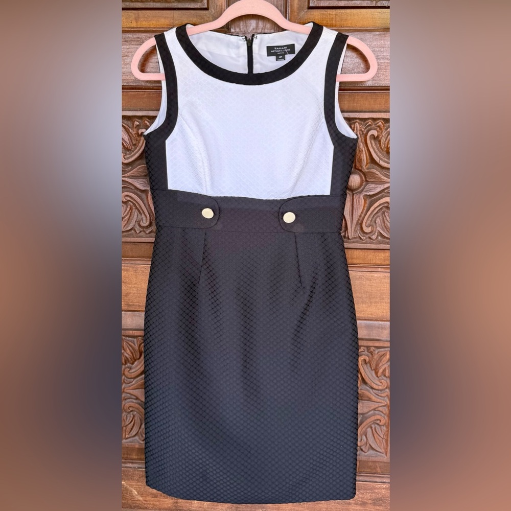 Tahari Black & White Sleeveless Career Sheath Dress, Lined.  NWOT.  Size 4P.